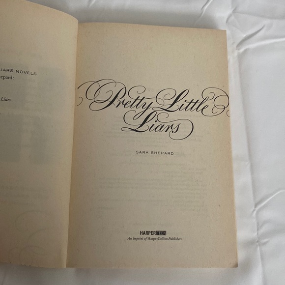 Pretty Little Liars - Picture 3 of 6